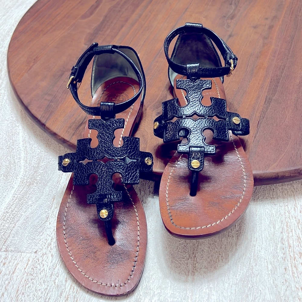 Lightly worn Tory Burch sandals in black super cute!